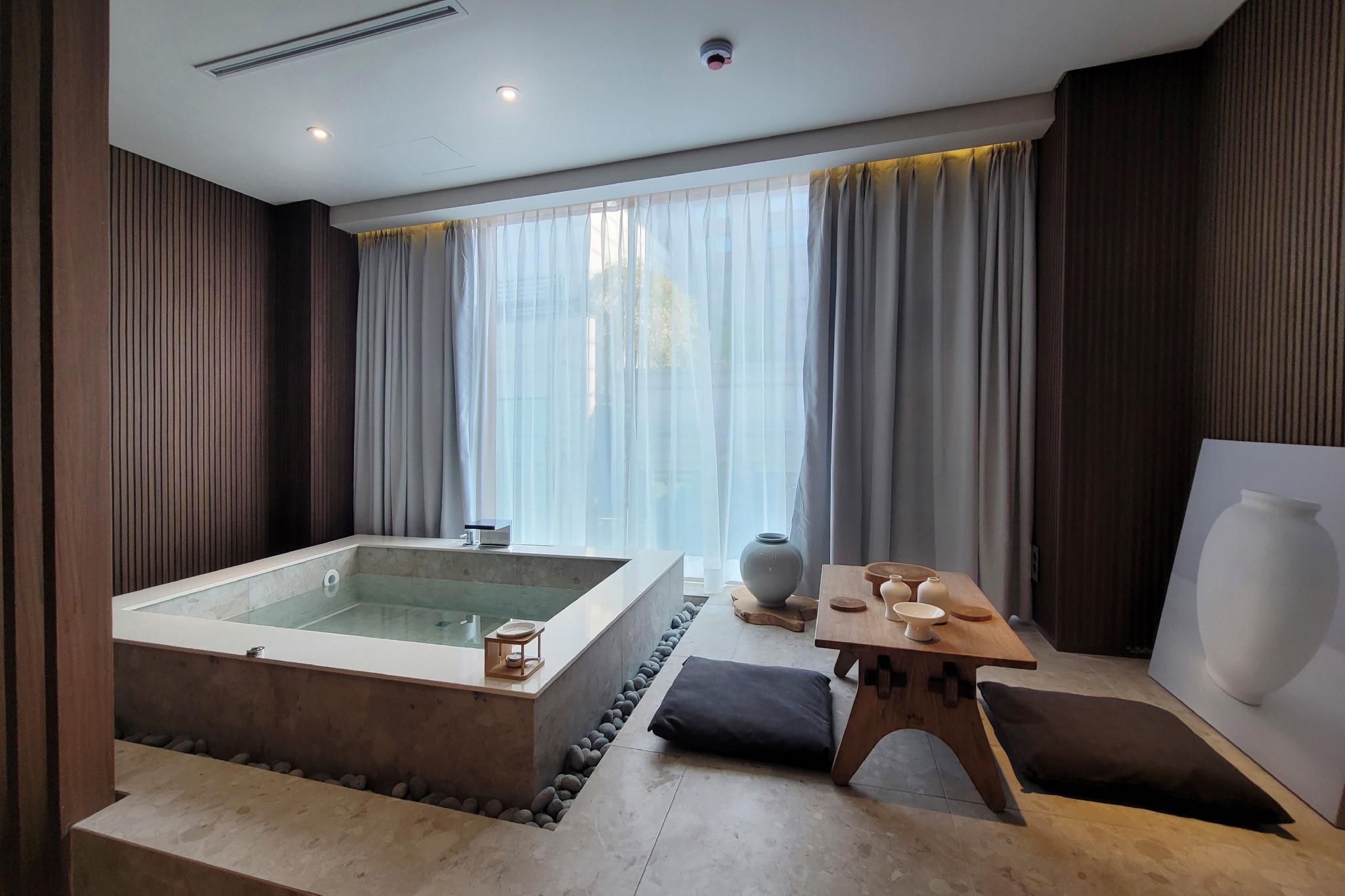 UH Suite The Myeongdong 37/52