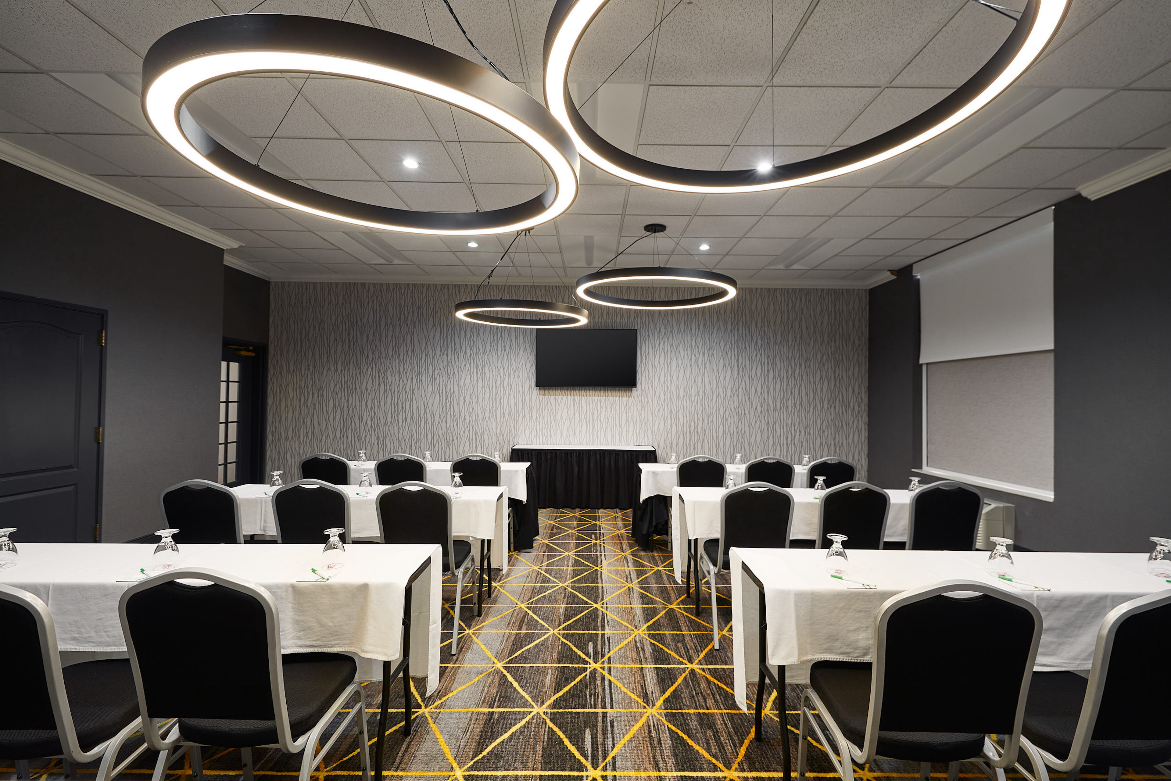 Holiday Inn Hotel And Suites Madison West 58/74