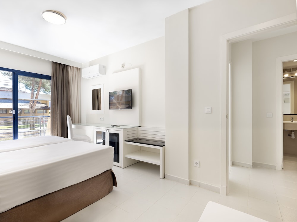 2 Bedrooms, Family, Double Bed, Sofa, Sol Sancti Petri 4/10
