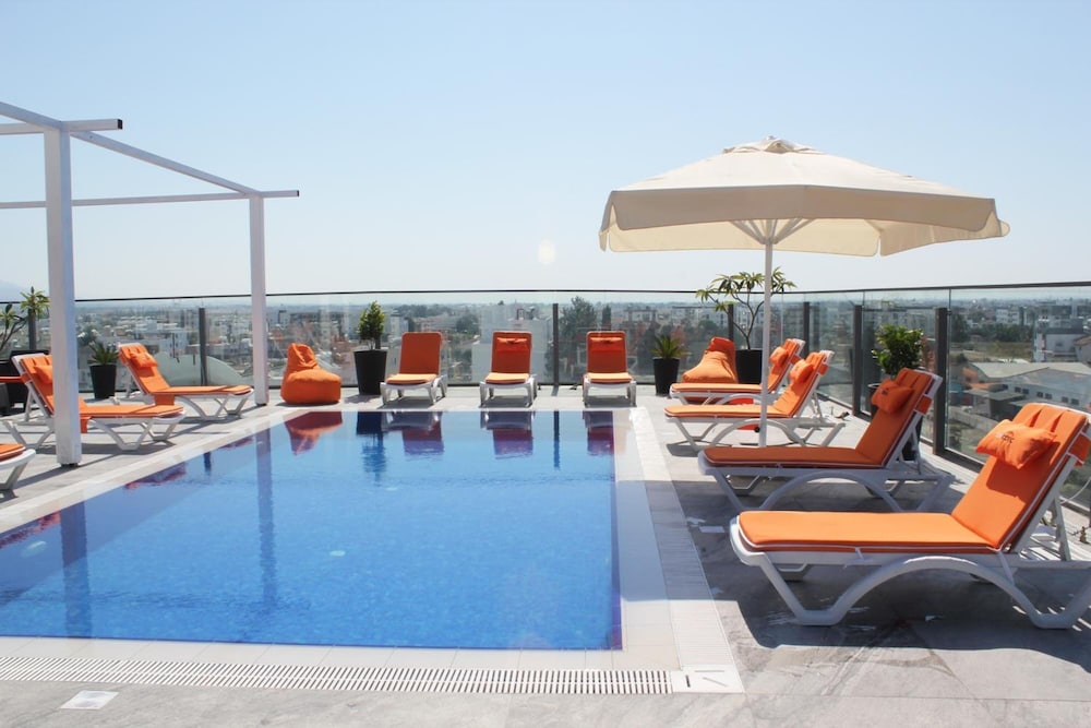 SKY ROOF HOTEL 35/38