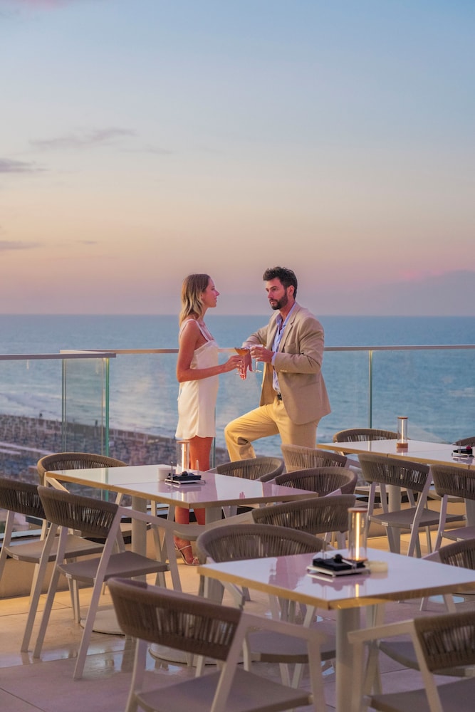 The Promenade Luxury Wellness Hotel 64/68