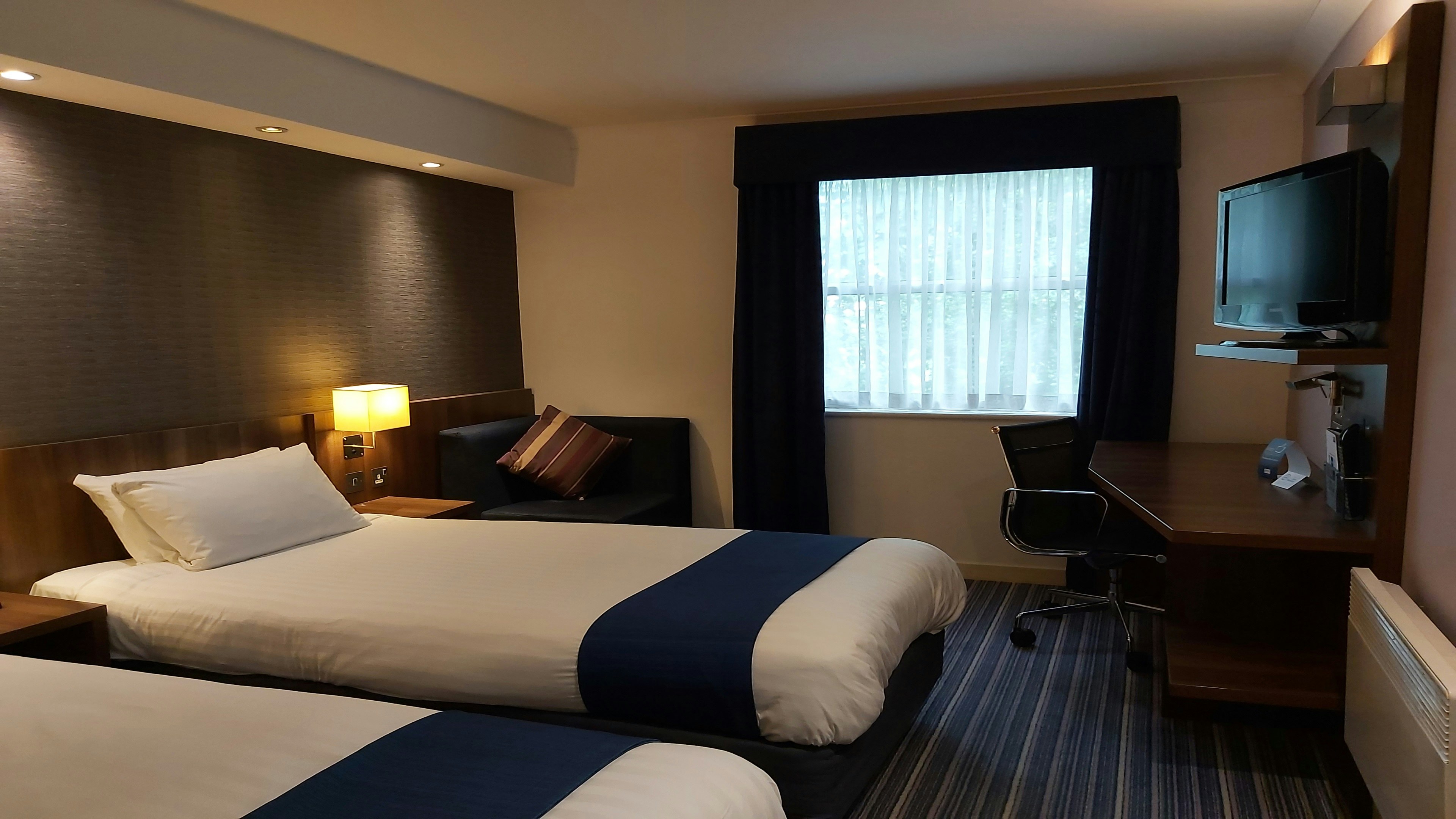 Holiday Inn Express Leeds East 8/32