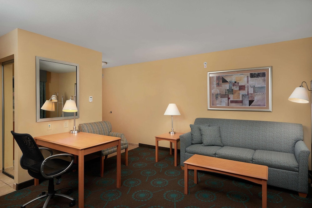 Hampton Inn & Suites Canton 28/54
