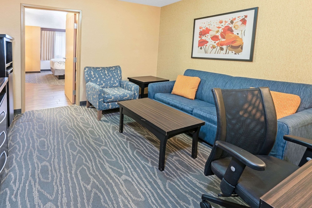 La Quinta Inn & Suites by Wyndham Logan 31/42
