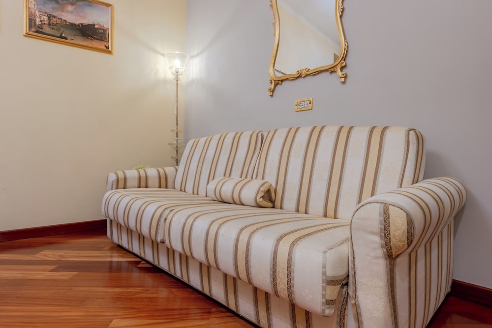 Ca Dell Arte Suite 23/71