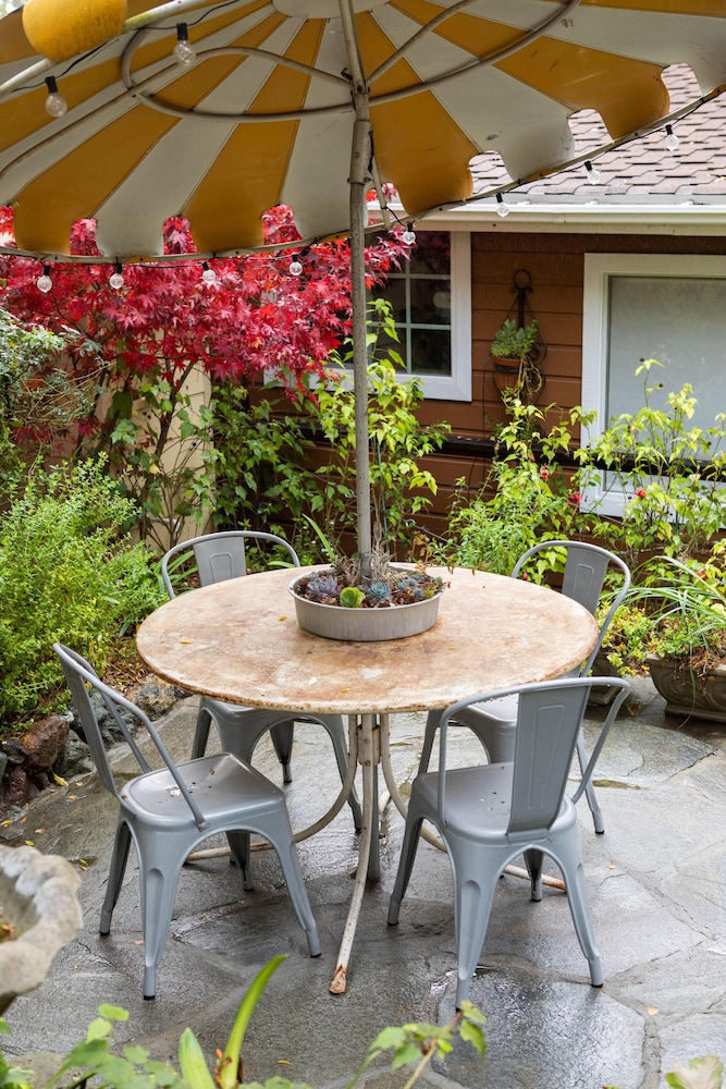 J Patrick House Bed And Breakfast Inn 59/65