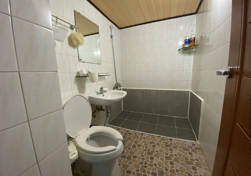 ROOM, SINGLE
