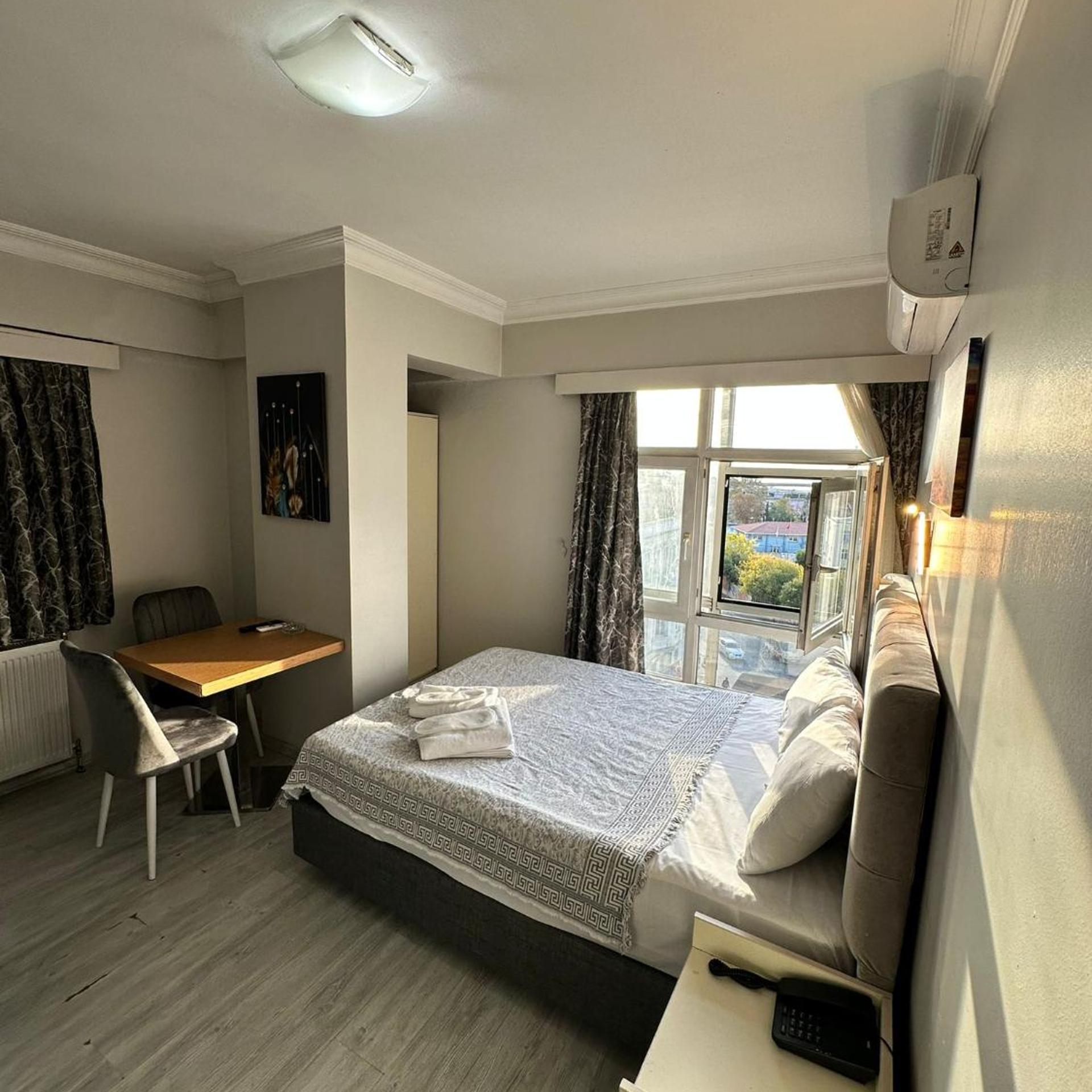 Room, Double Bed