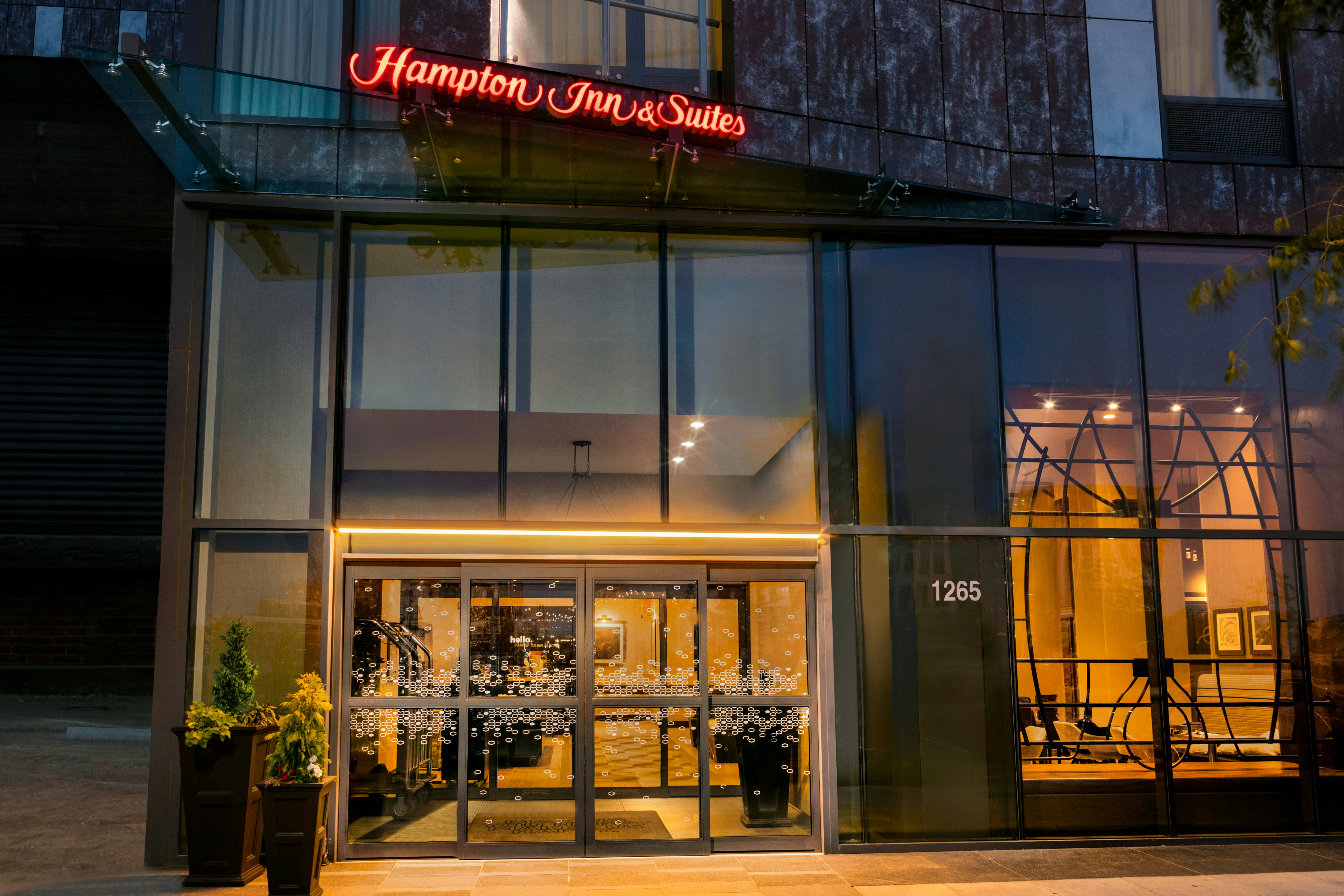 Hampton Inn and Suites Washington DC Navy Yard 6/55