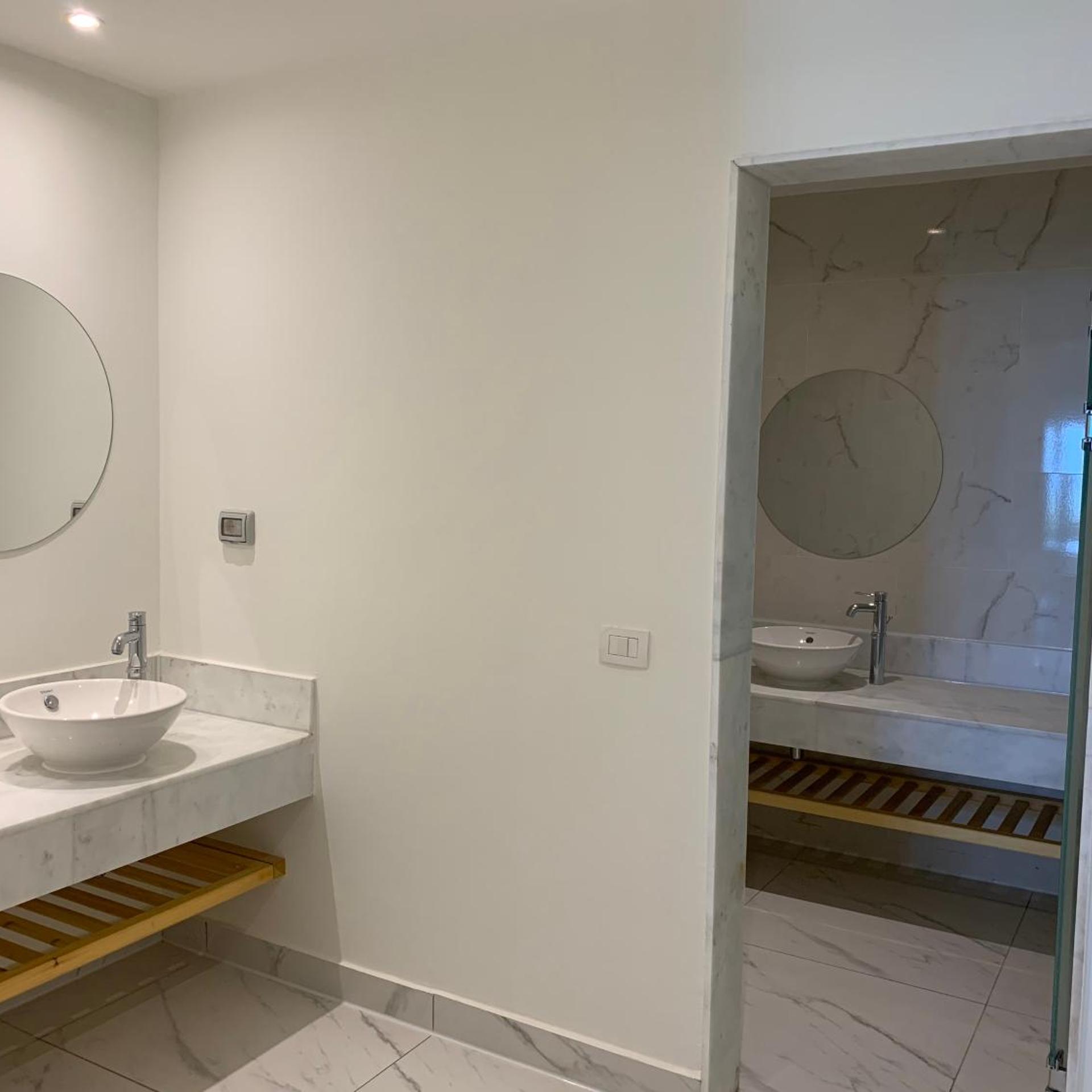 Suite, Sky View