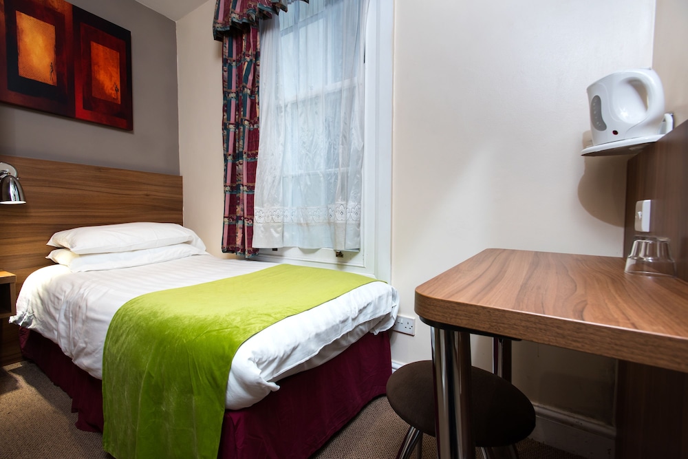 The Dover Hotel 24/43