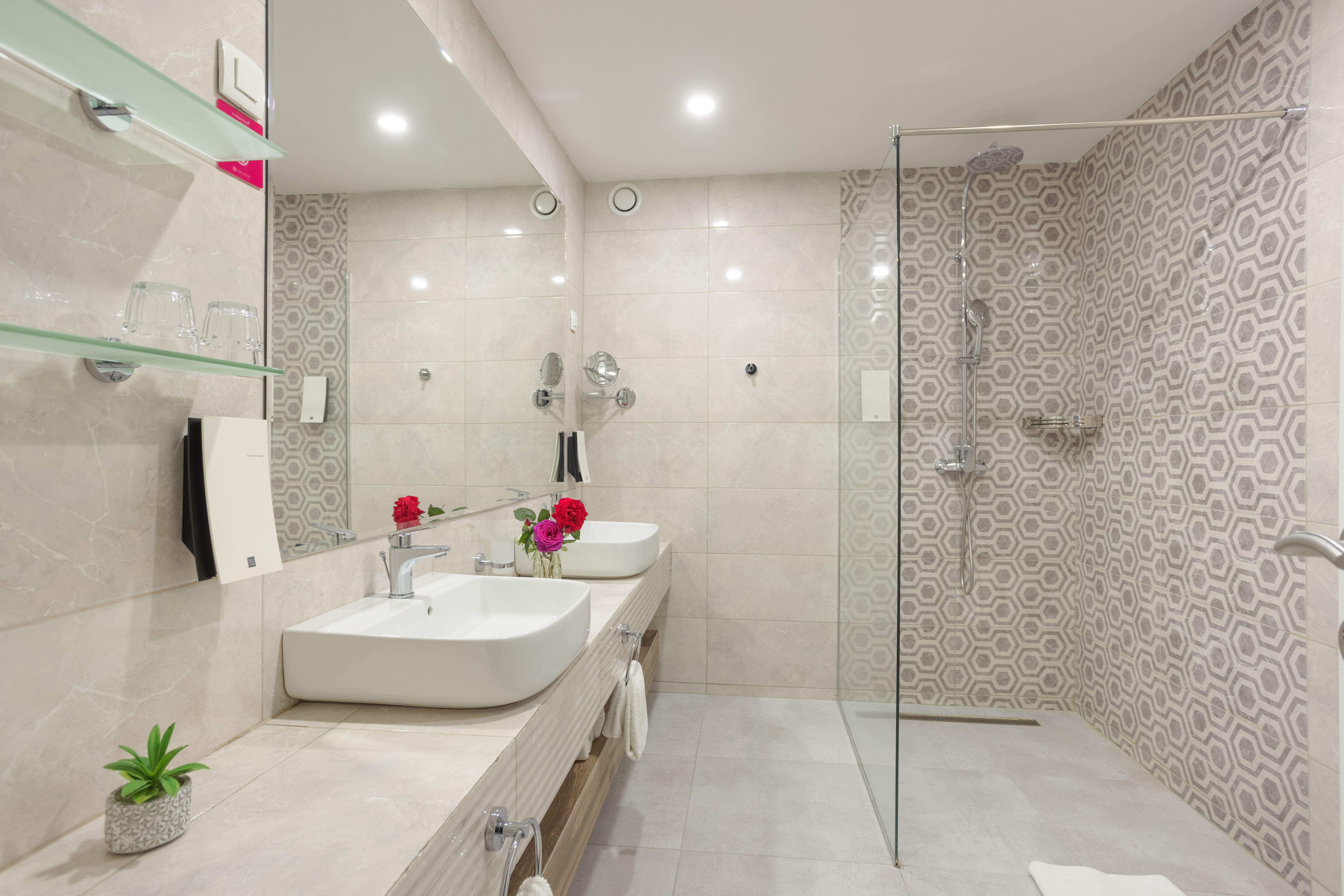 2 Bedrooms, Premium, Suite, Sea View, Balcony