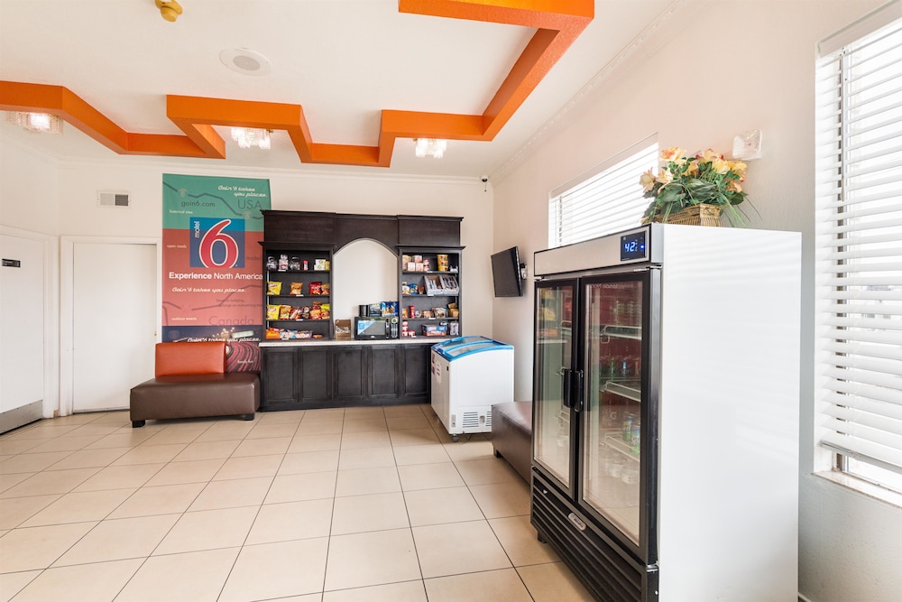 Motel6 San Antonio, TX - Fiesta Trails 7/49