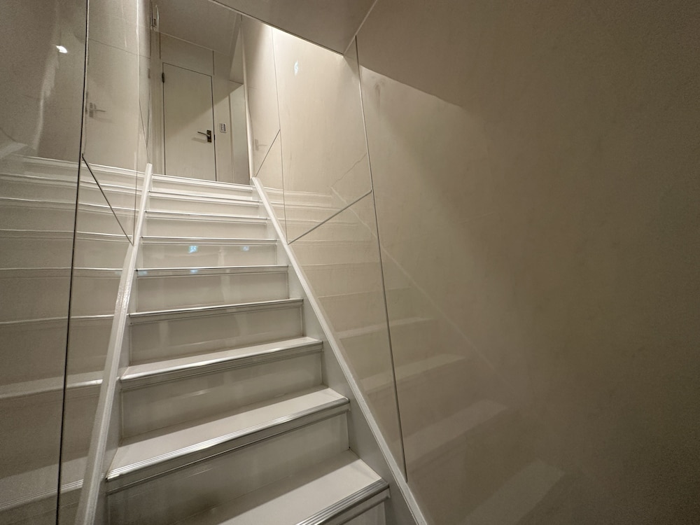 Ray House 34/48