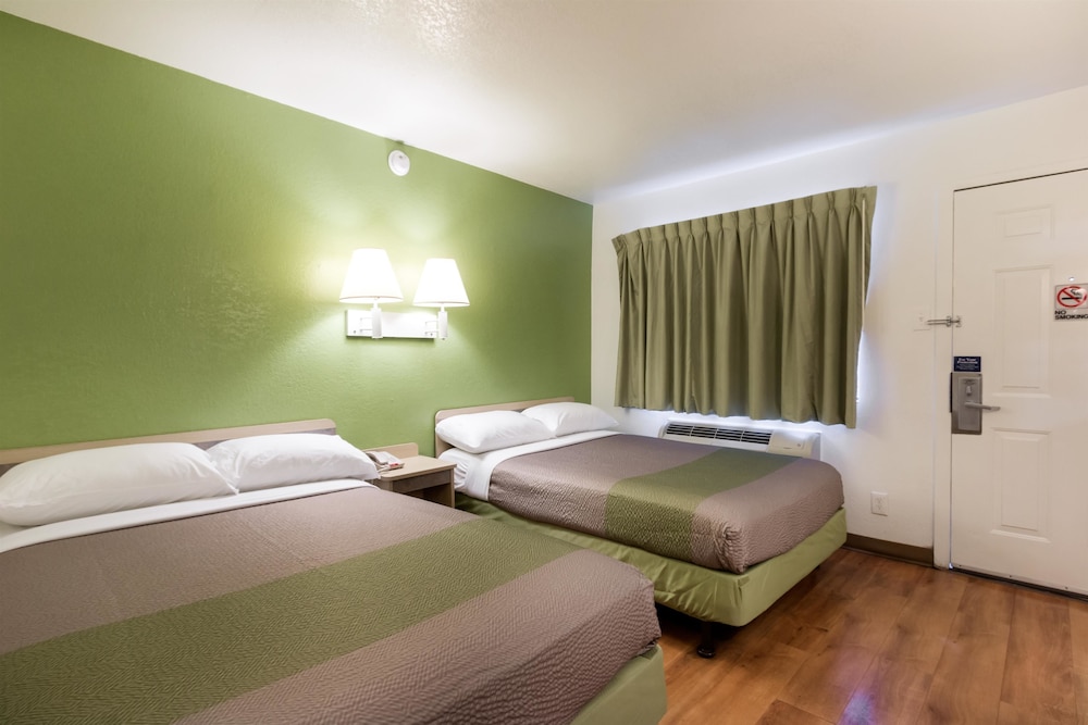 Motel6 Austin, TX - Airport - South 33/58