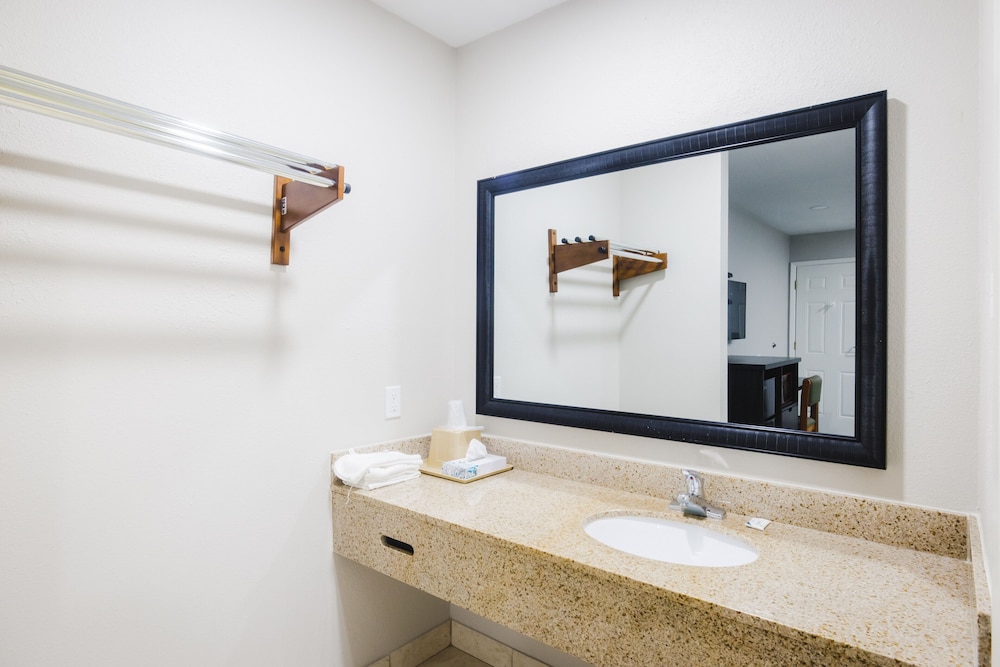Scottish Inns Suites Wharton Tx 25/30