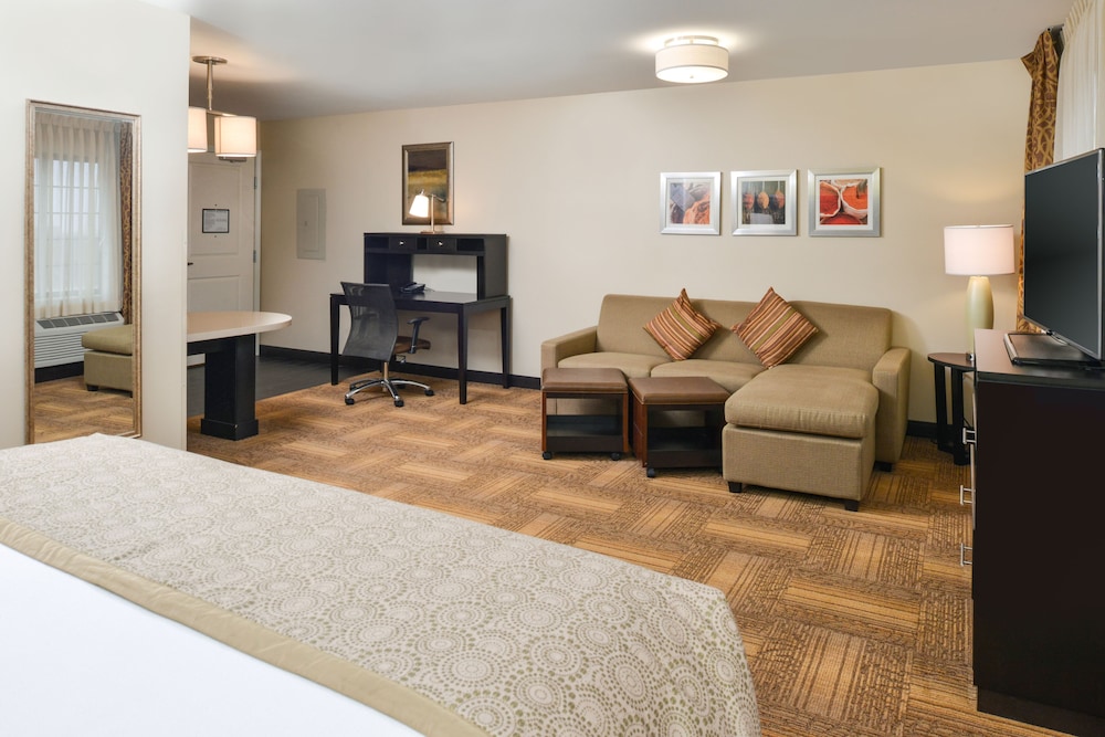 Staybridge Suites Merrillville 11/51