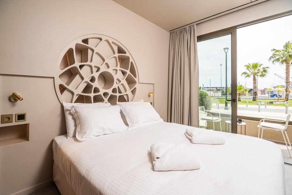 Oniros Residences 8/50