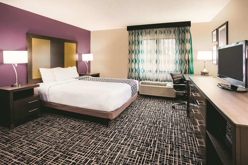 La Quinta Inn & Suites by Wyndham Cincinnati NE - Mason 12/28