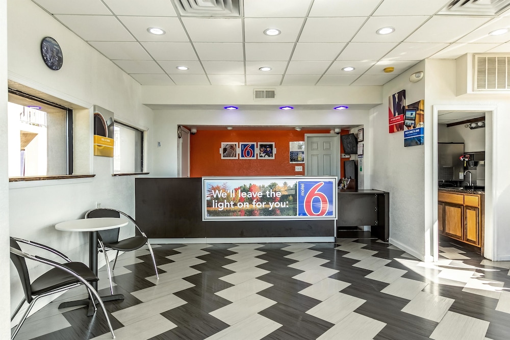 Motel6 Elizabeth, NJ - Newark Liberty Intl Airport 6/45