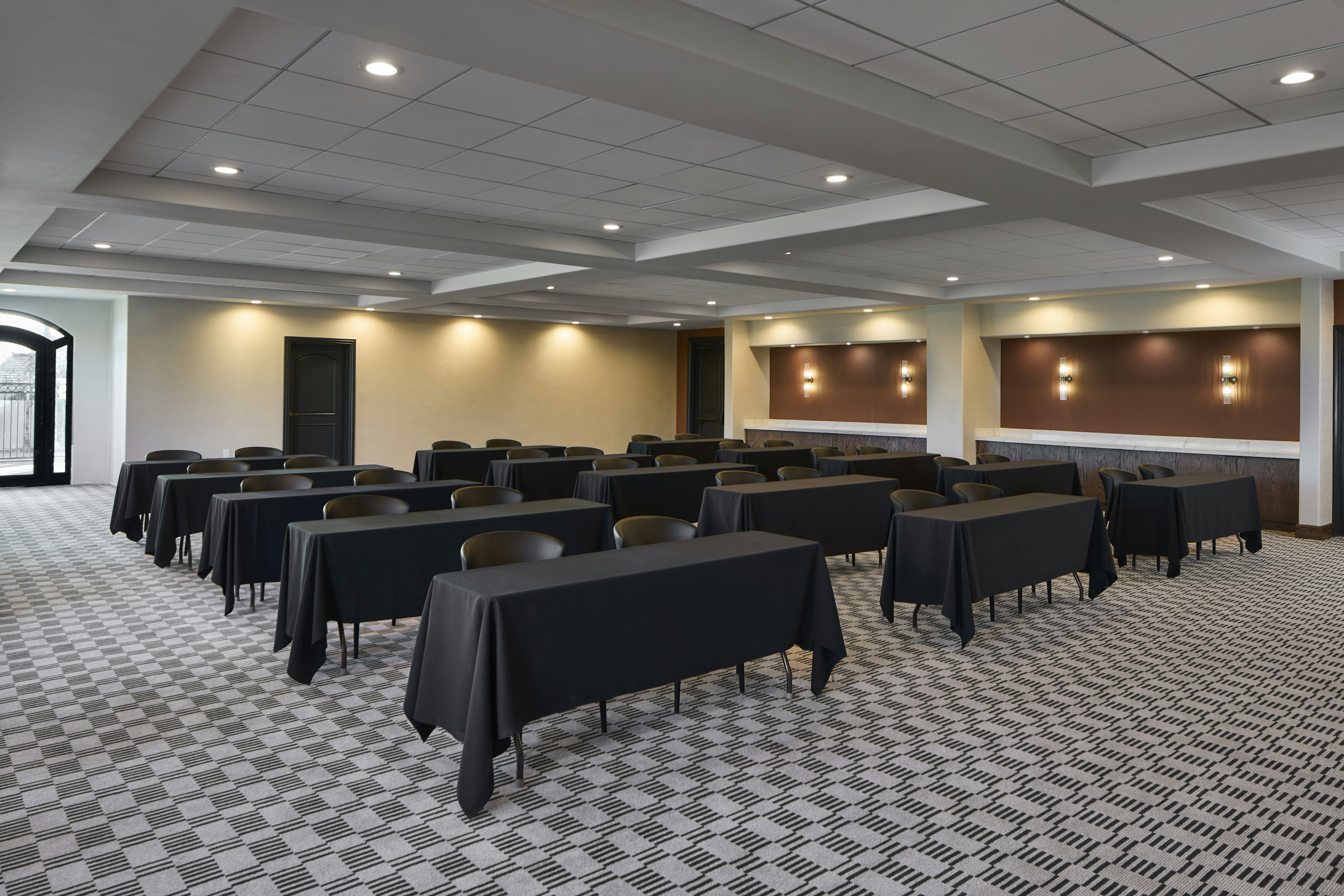 La Bellasera Hotel & Suites Paso Robles, Tapestry by Hilton 80/85