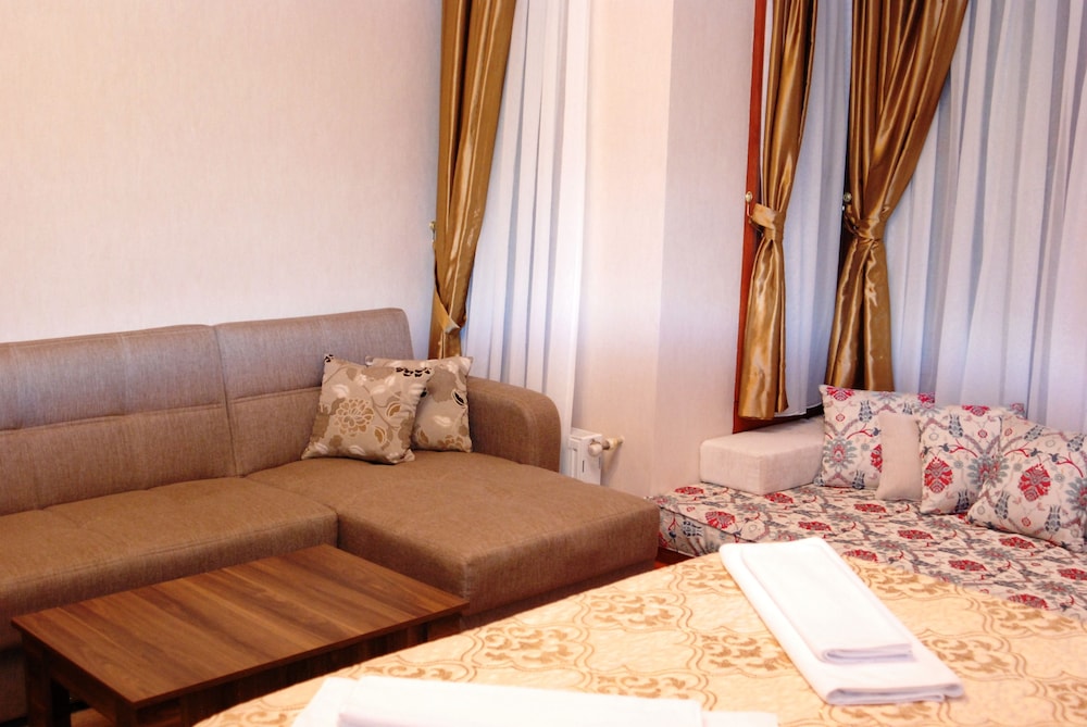 The Pashas House 16/44