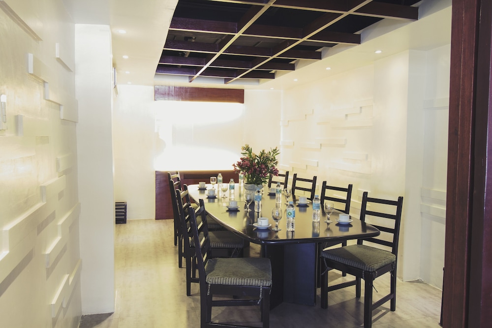 Fersal Hotel Neptune Makati 59/65