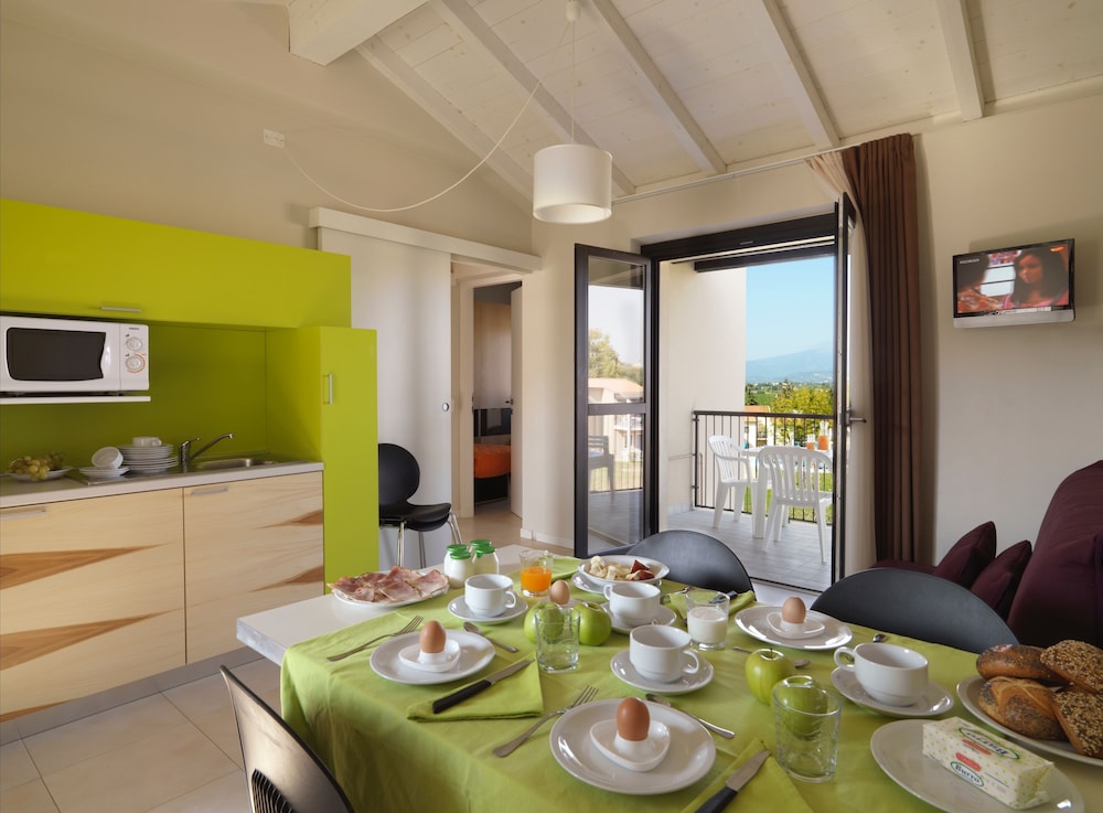 BELVEDERE VILLAGE 25/49