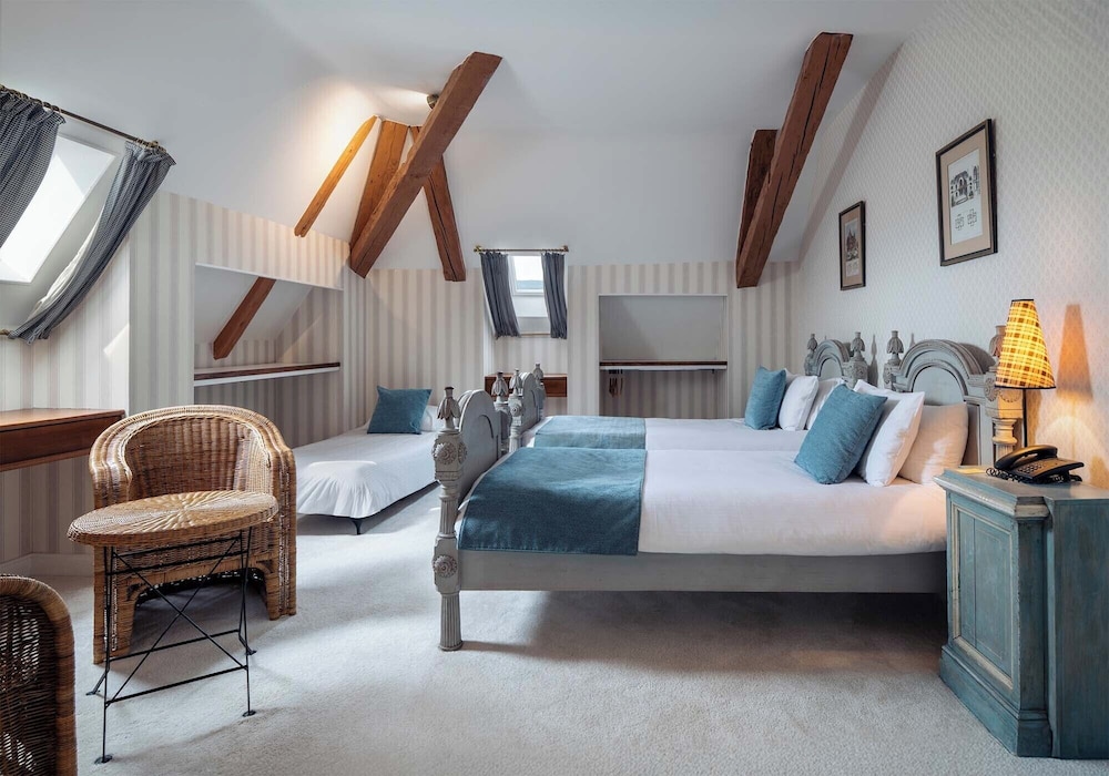 جناح بسرير كوين وسريرين فرديين، Chateau de Candie 7/10