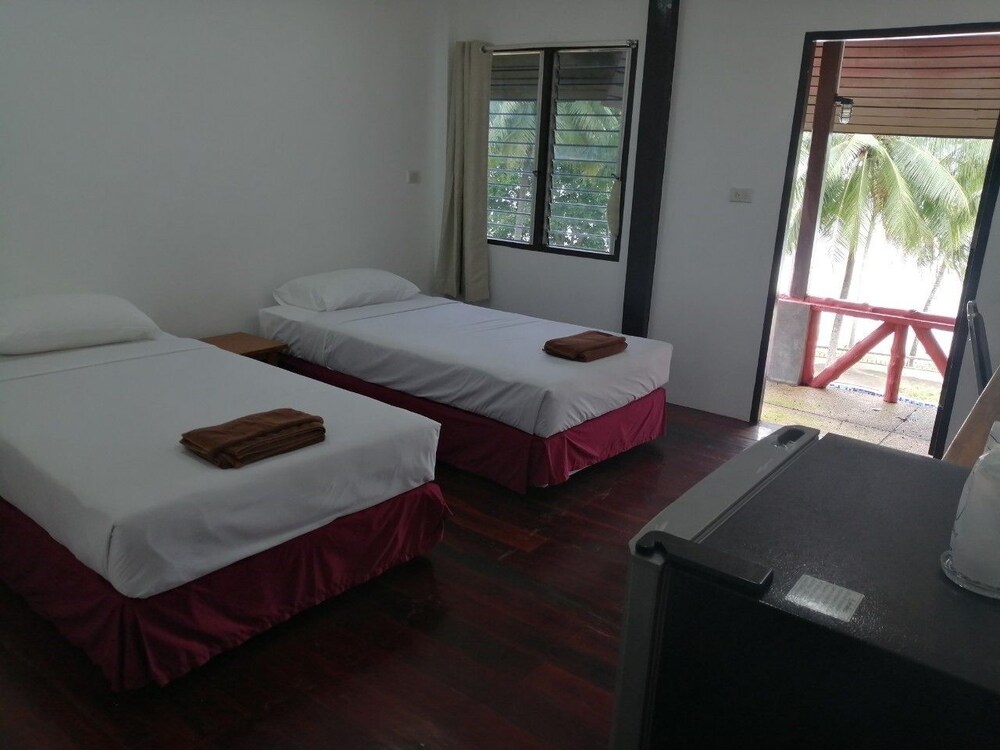 Jansom Beach Resort 36/67