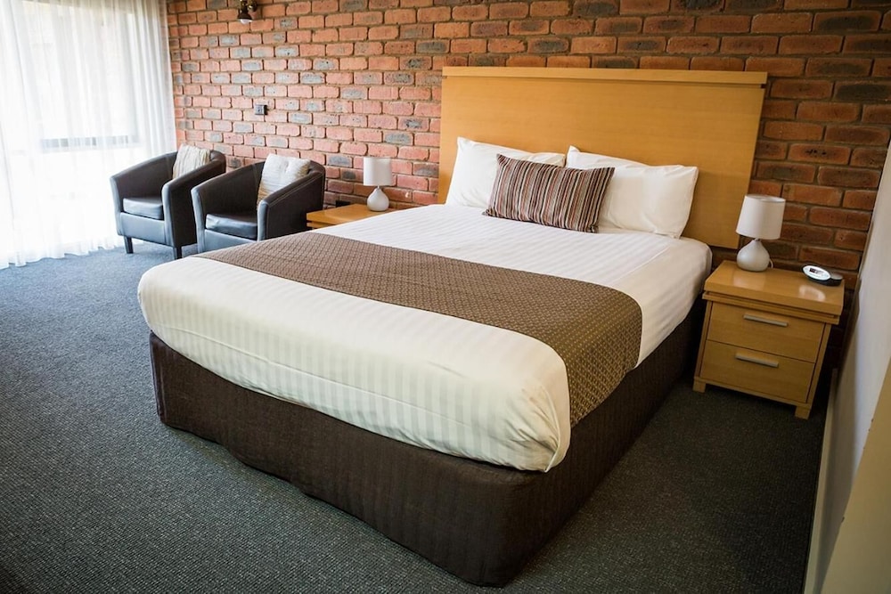 AUSTRALIAN SETTLERS MOTOR INN 12/25