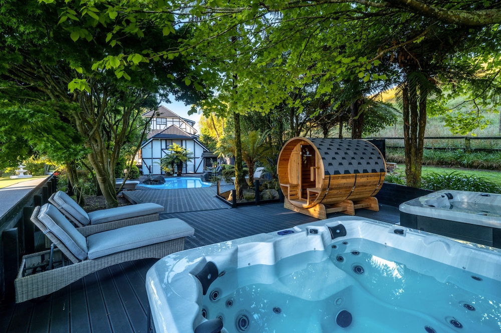 Hana Lodge 26/50