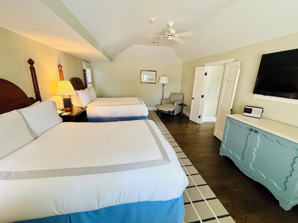 Cottage, Suite, 2 Queen Beds, Partial Ocean View