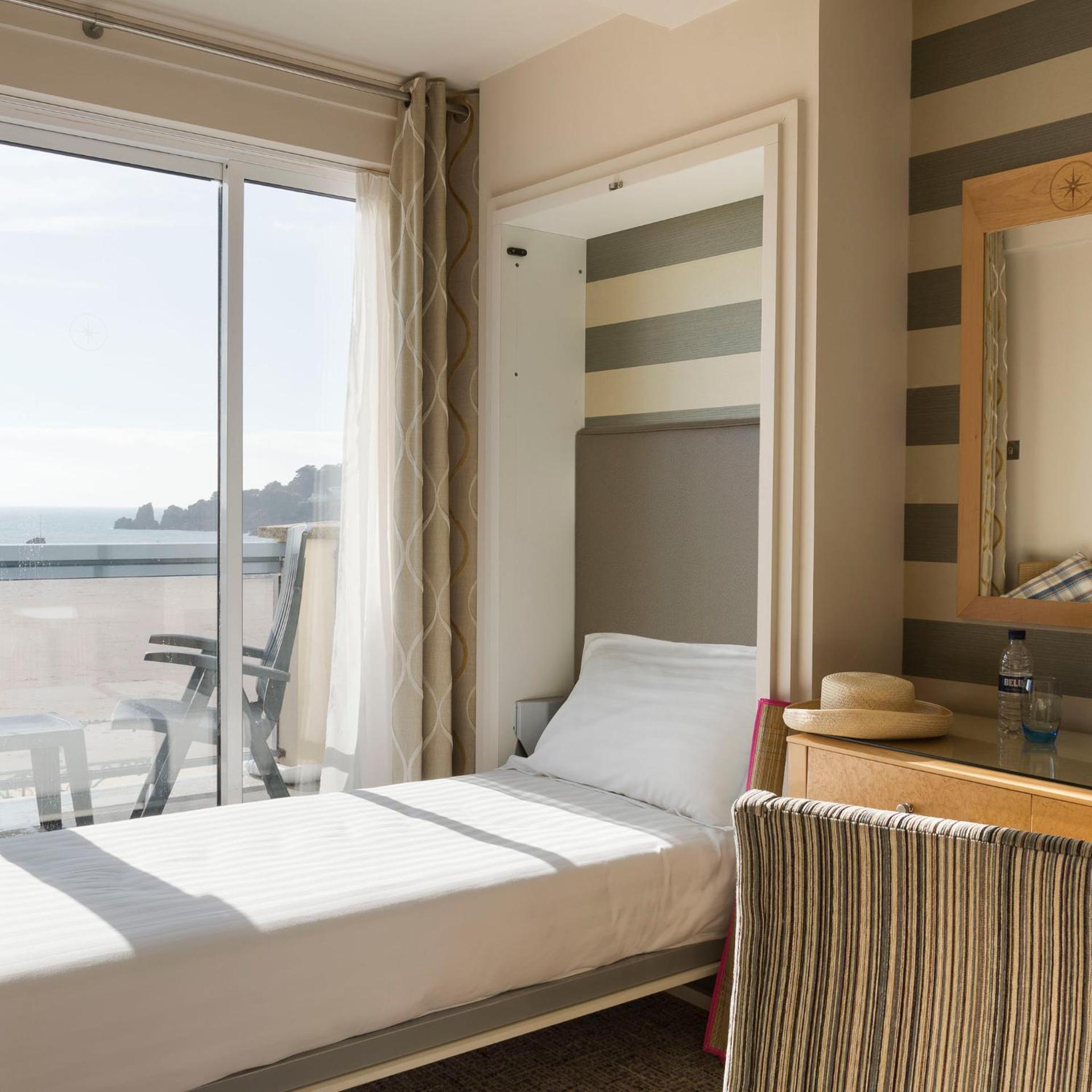 ROOM, TRIPLE, SEA VIEW, BALCONY