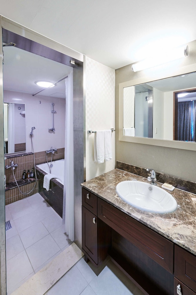 Adonis Hotel 58/58