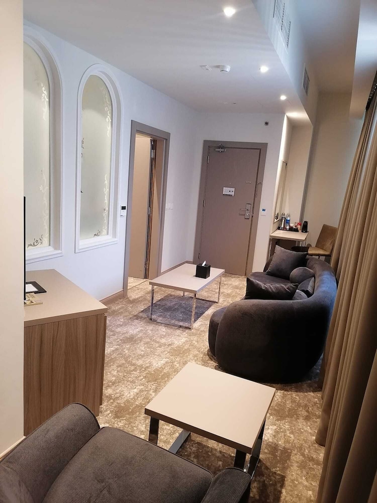 Gloria Hotel and Suites 19/28