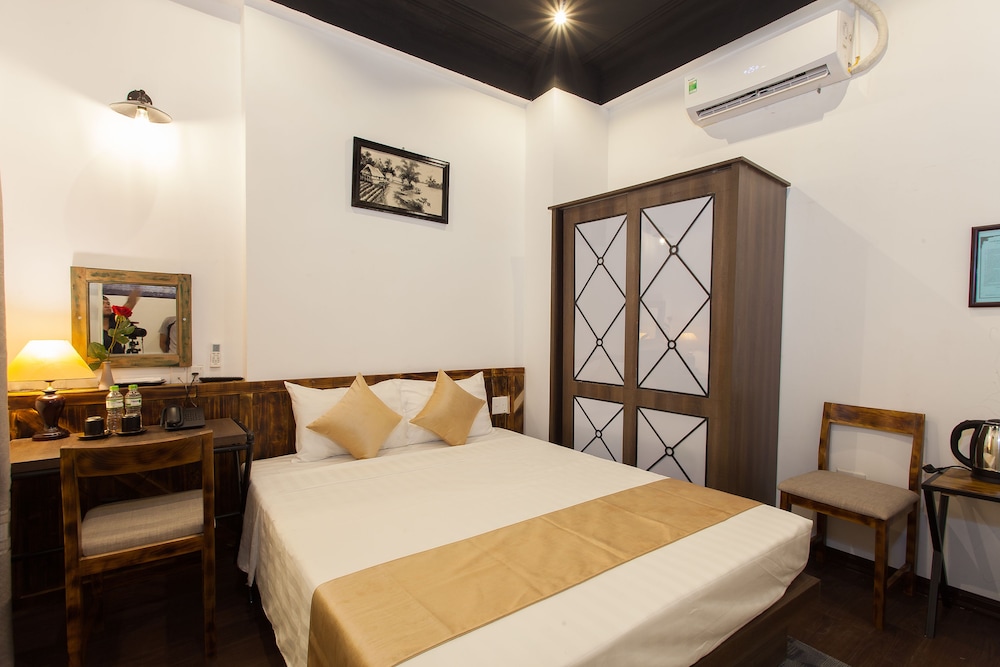 Luxury Backpackers 11/49