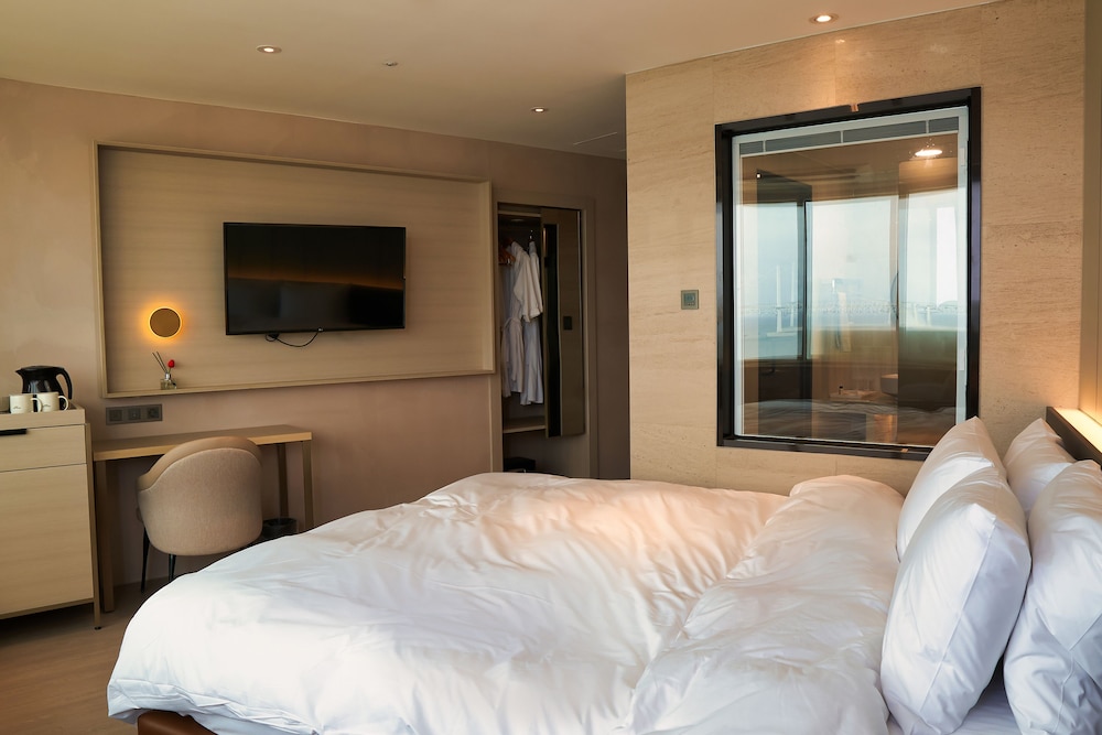 Hotel Aqua Palace 24/64