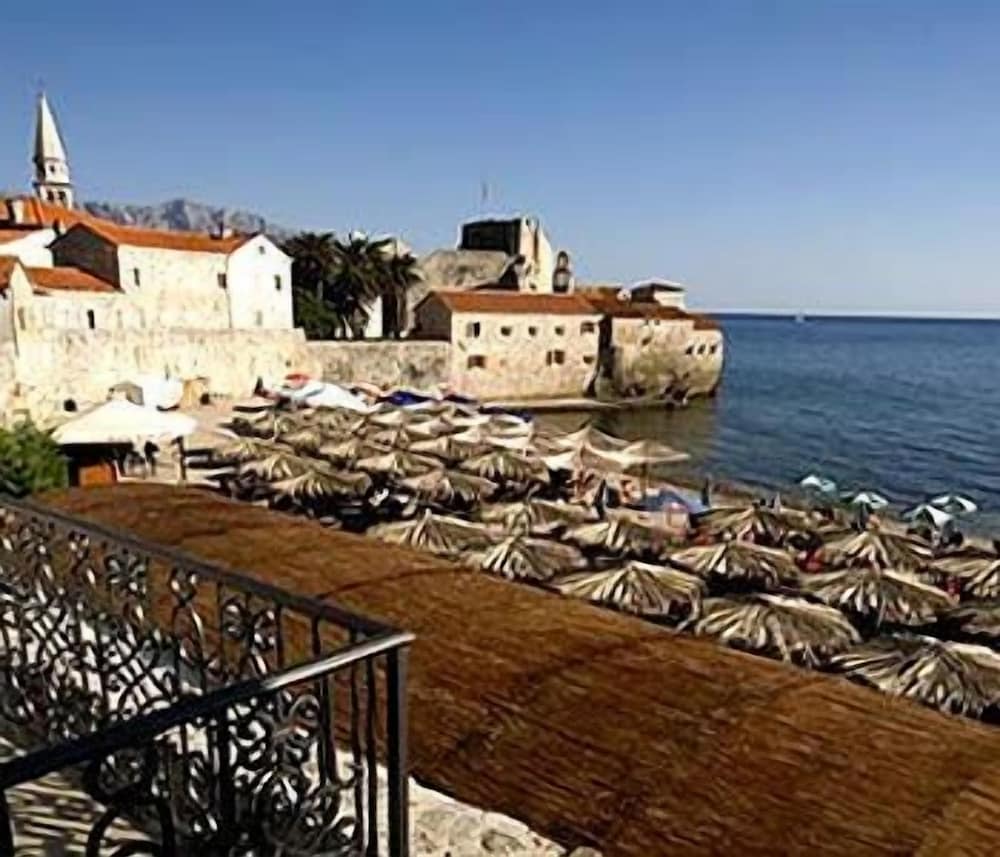 Astoria Budva 53/59