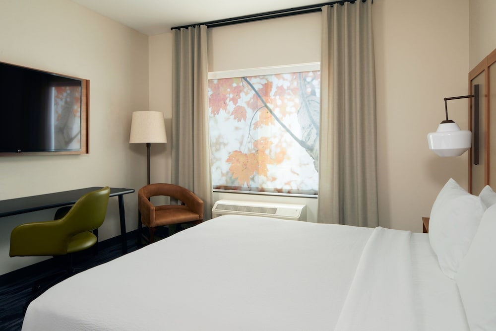 Fairfield Inn & Suites by Marriott Palmdale West 7/28