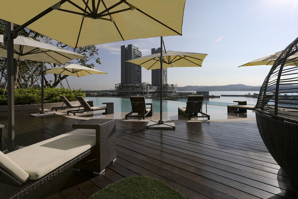 Pinetree Marina Resort 46/63