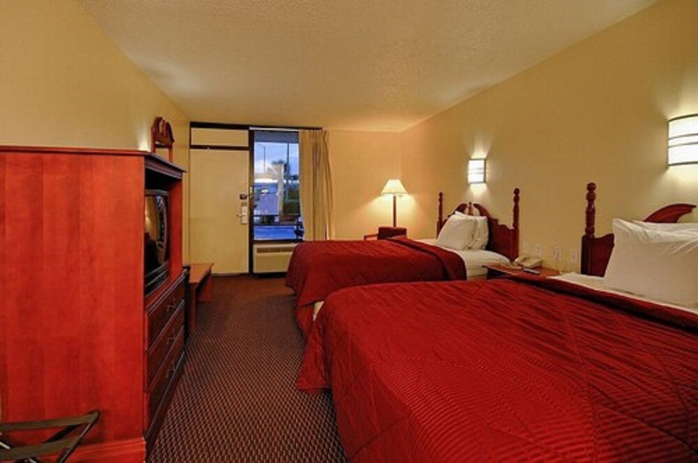 Super 6 Inn & Suites 11/40