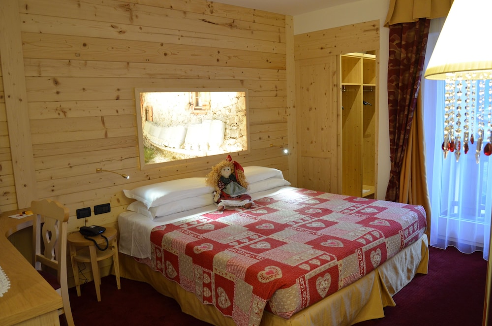 HOTEL LADINA 20/56