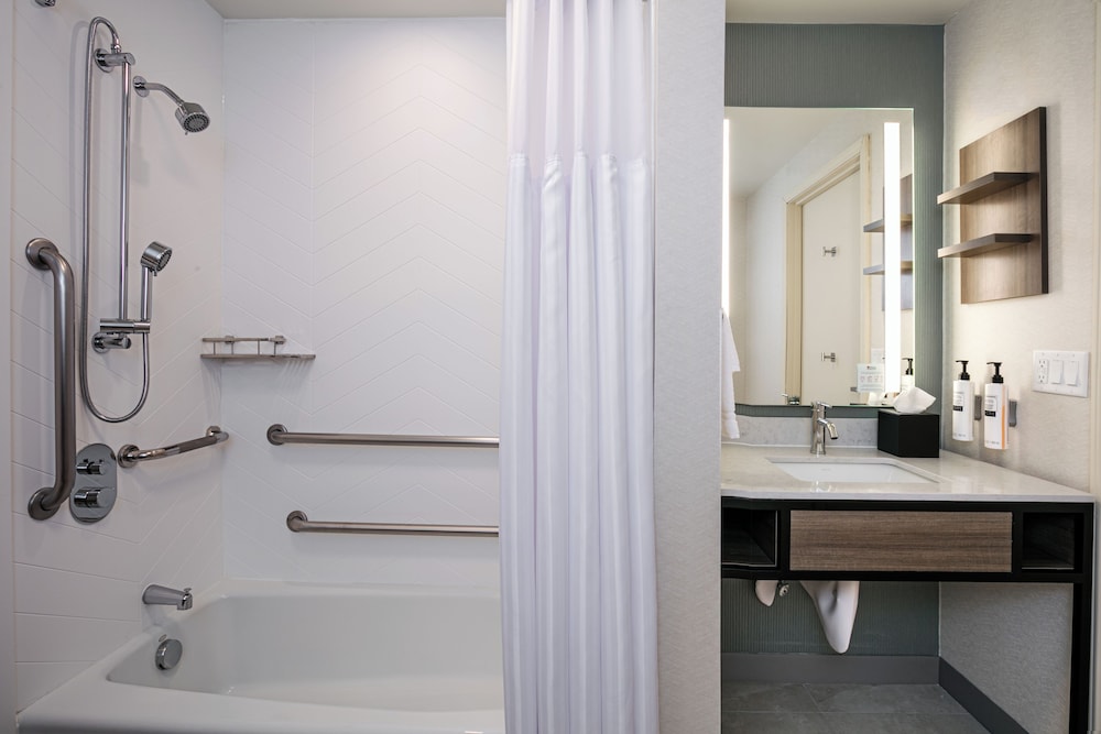 جناح بسرير كينج لذوي الإعاقة، Hilton Garden Inn Tri-Cities Kennewick 6/9
