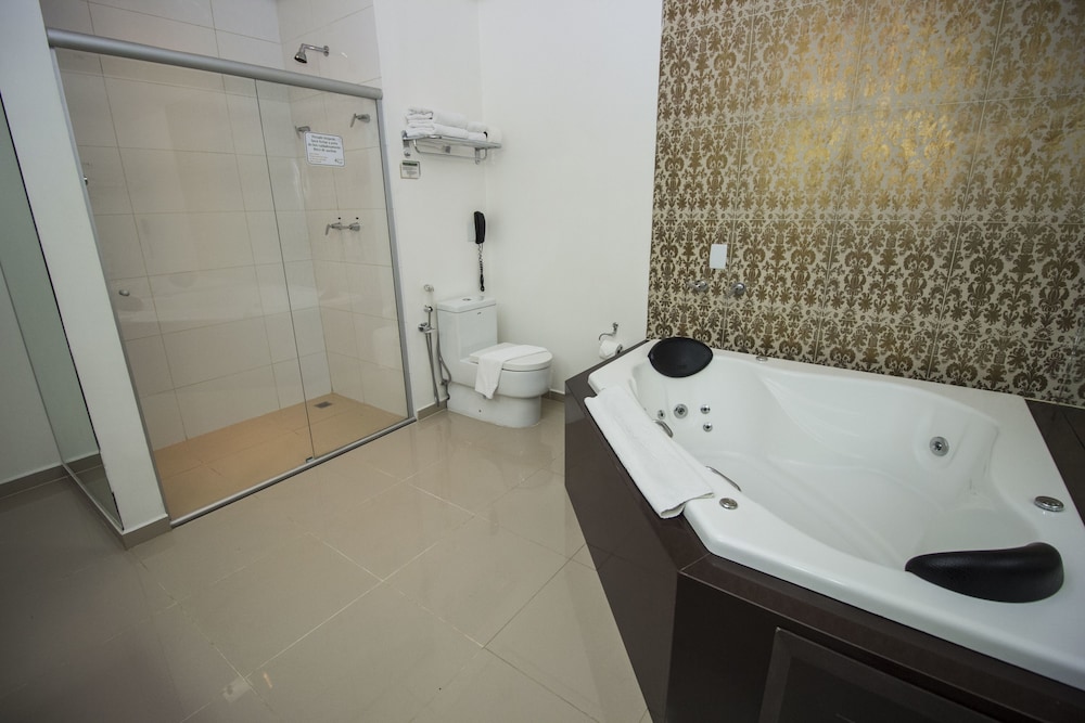 Golden Plaza Hotel 46/50