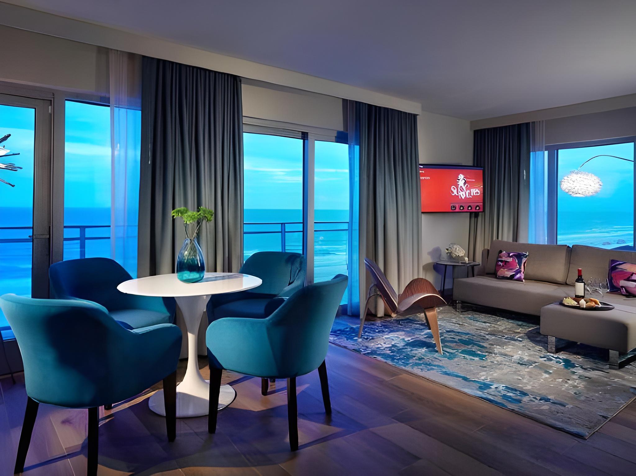 Room, Ocean Front, Balcony