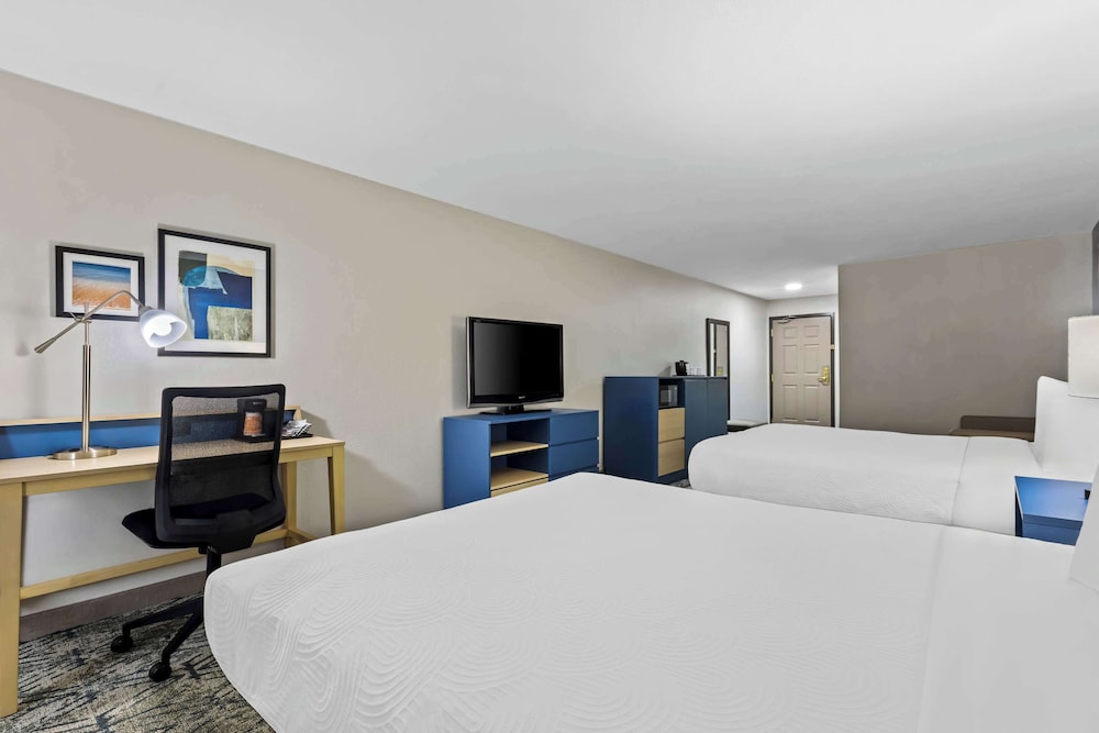 Room, 2 Queen Beds, Country Inn Suites By Radisson Savannah I 95 North Ga 5/7