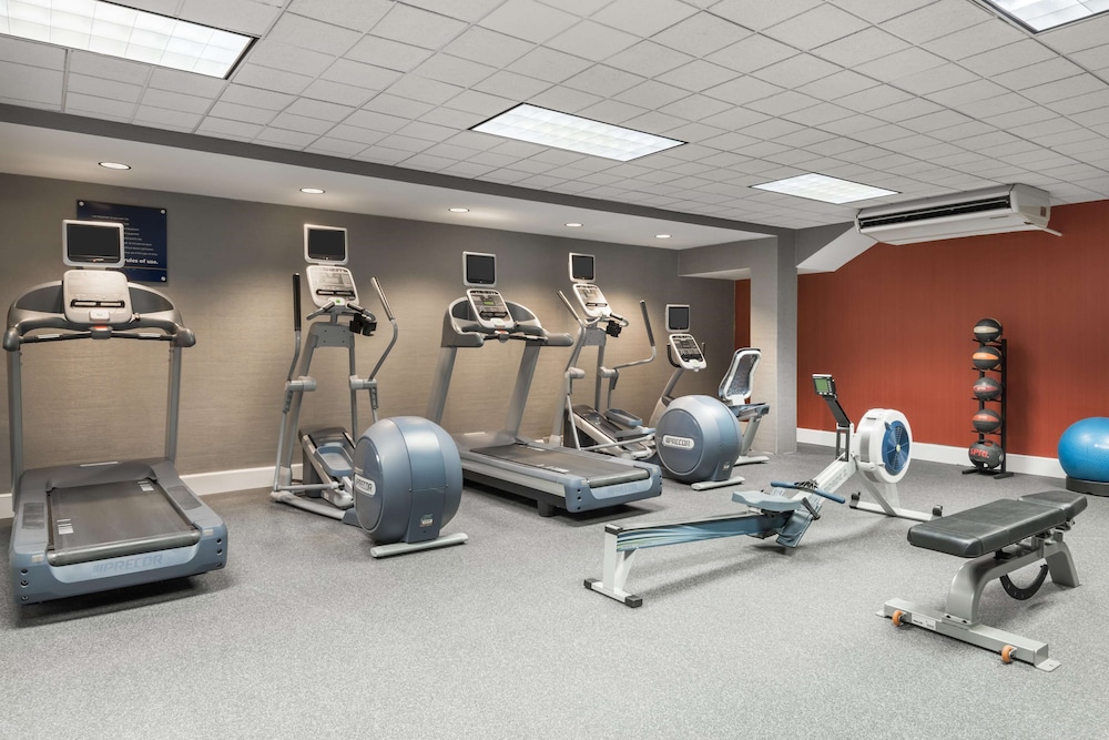 Hampton Inn Danbury Ct 18/51