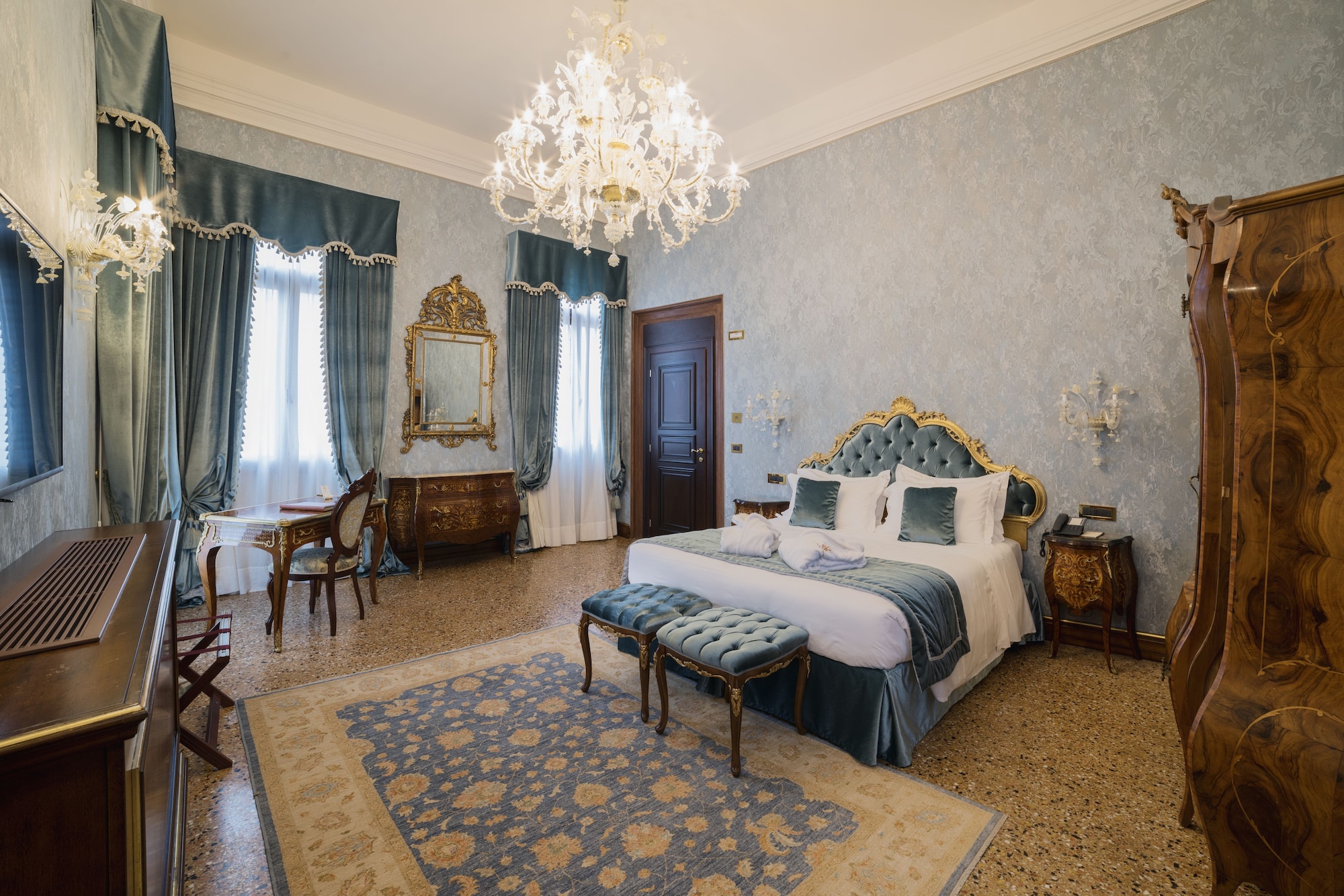 PRESIDENTIAL, SUITE, CANAL VIEW