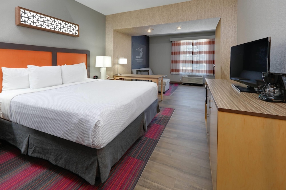 EXECUTIVE, KING BED, ACCESSIBLE